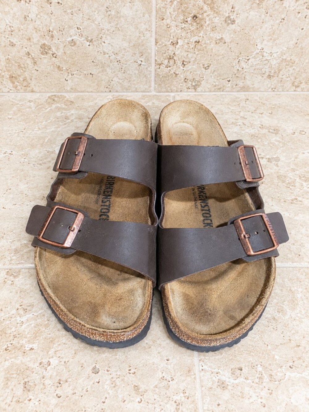 Men’s Birkenstock Arizona Mocha Brown Birko-Flor Sandals Size 9.5 / EU 42